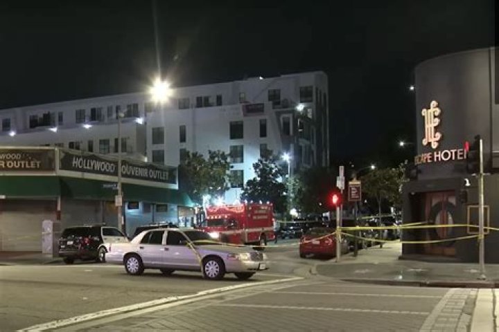 
1 Dead, 2 Injured During Shooting on Hollywood Walk of Fame 