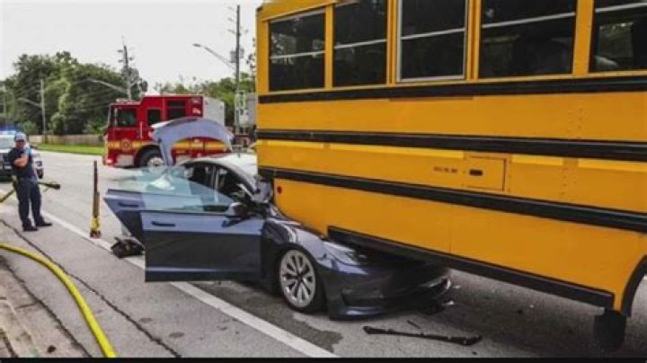 
33 injured after school bus-truck collision in Australia 