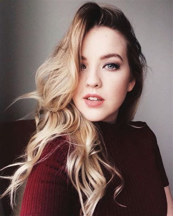 
Aislinn Paul’s Age, Boyfriend, Net Worth, Wiki. Is Pregnant? 