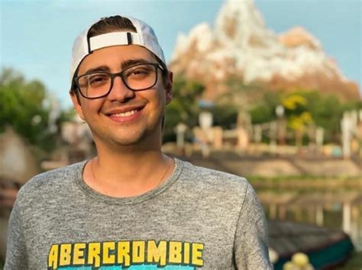 
Alanzoka Height, Weight, Net Worth, Age, Birthday, Wikipedia, Who, Nationality, Biography 