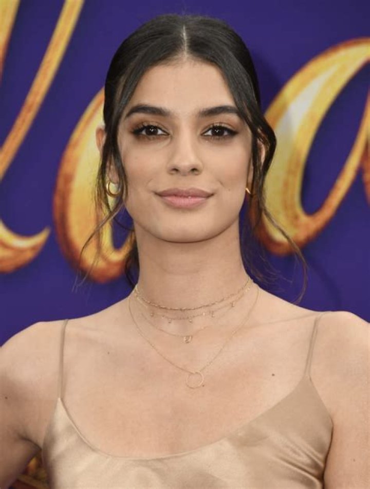 
All About “Locke and Key” Actress Laysla De Oliveira – Biography 