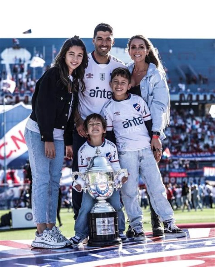 
Alvaro Suarez Height, Weight, Net Worth, Age, Birthday, Wikipedia, Who, Nationality, Biography 