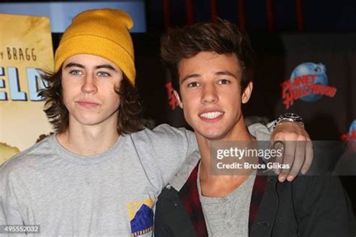 
Are Cameron Dallas and Nash Grier friends? 