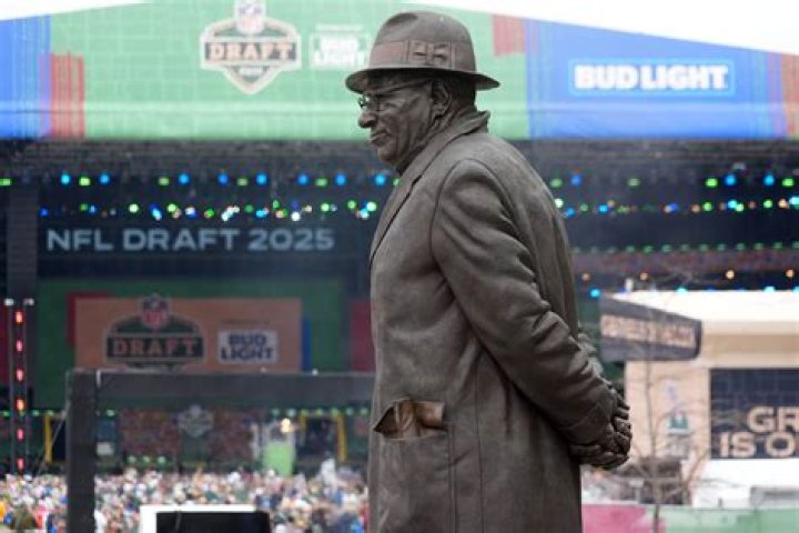 
Benjamin Campbell Height, Weight, Net Worth, Age, Birthday, Wikipedia, Who, Nationality, Biography 