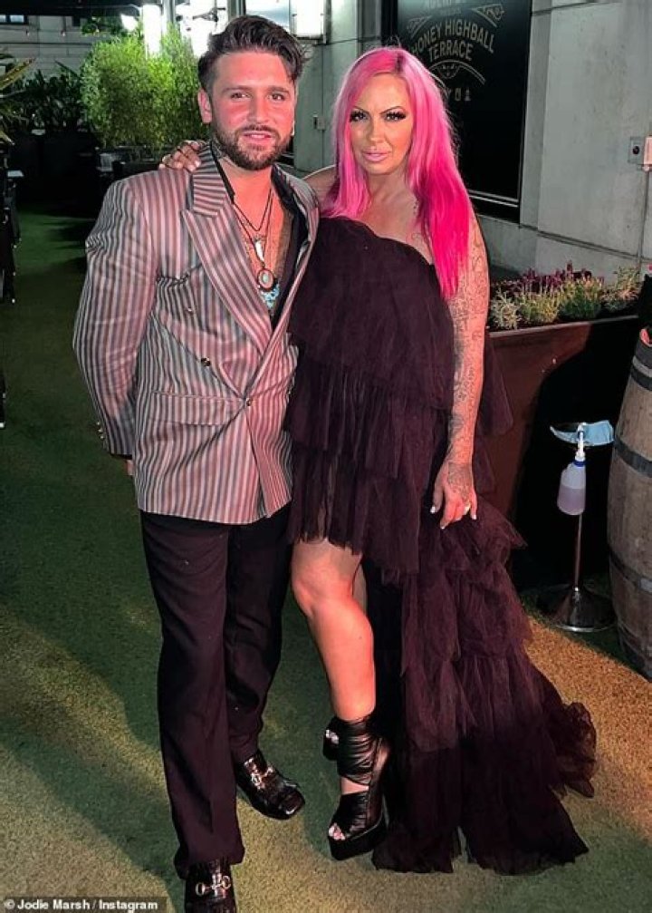 
Billy Collins Nuttall Height, Weight, Net Worth, Age, Birthday, Wikipedia, Who, Nationality, Biography 