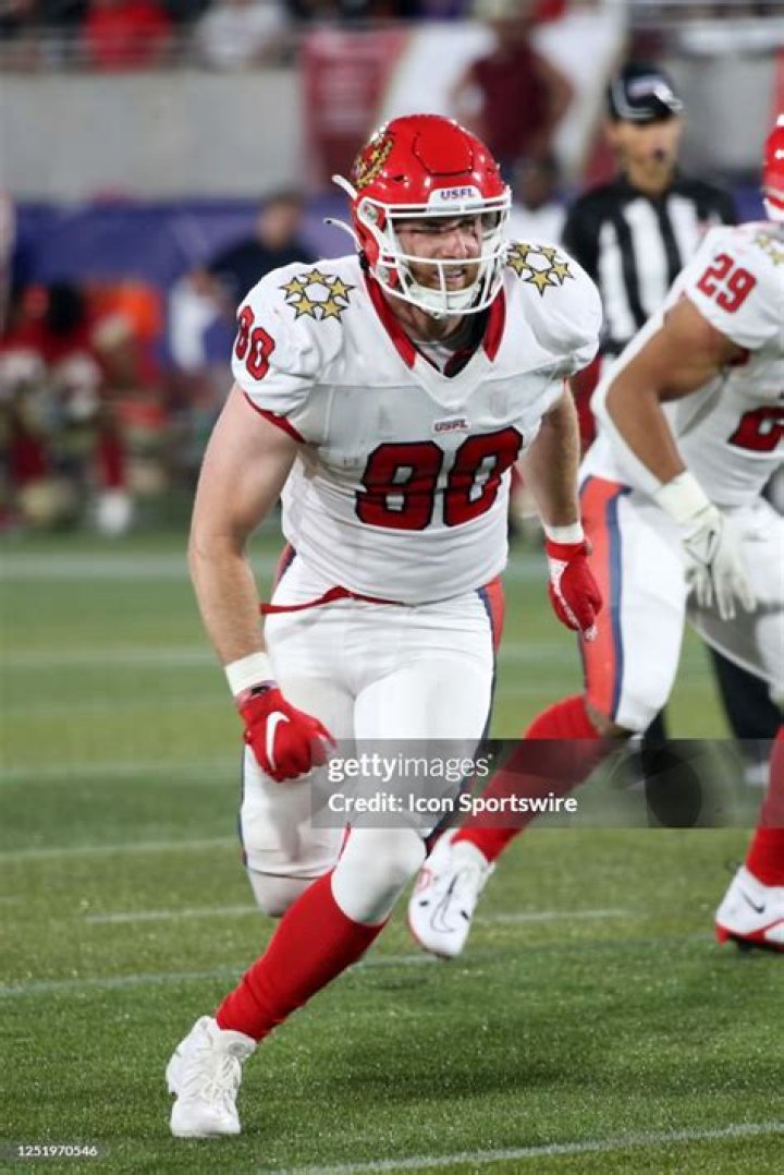 
Braedon Bowman In USFL Draft 2022: Tight End Position In New Jersey Generals, Is He Married? 