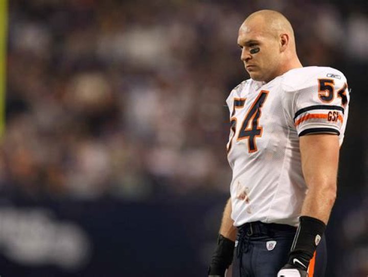 
Brian Urlacher Height, Weight, Net Worth, Age, Birthday, Wikipedia, Who, Nationality, Biography 