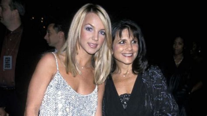 
Britney Spears’ Mother Lynne Pleads With Her to Unblock Her 