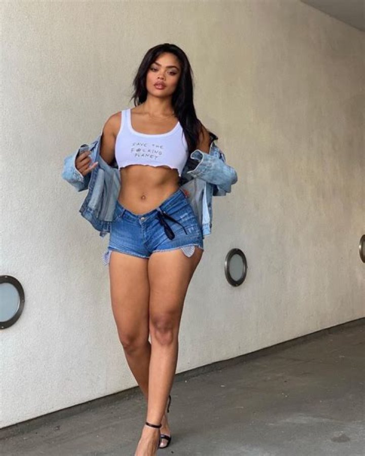 Caitlyn Mwenifumbo Height, Weight, Net Worth, Age, Birthday, Wikipedia, Who, Nationality, Biography