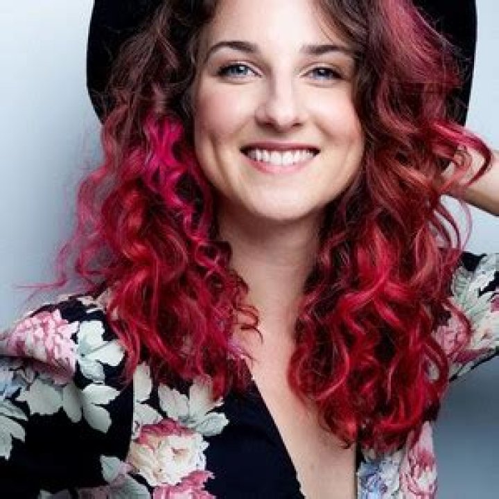 Caroline Klidonas Height, Weight, Net Worth, Age, Birthday, Wikipedia, Who, Instagram, Biography