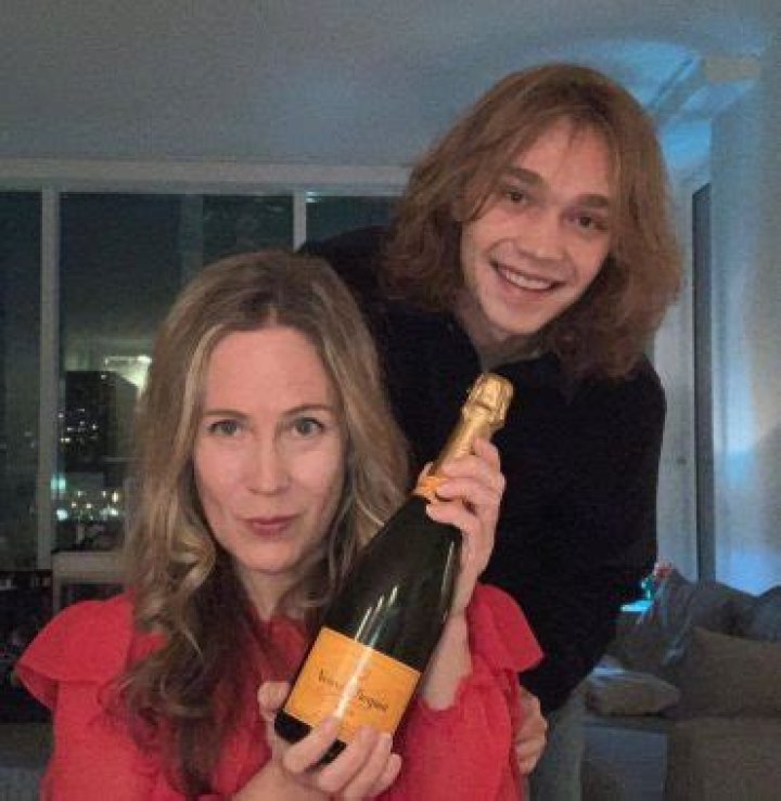 
Charlie Plummer Parents Brother And Girlfriend 