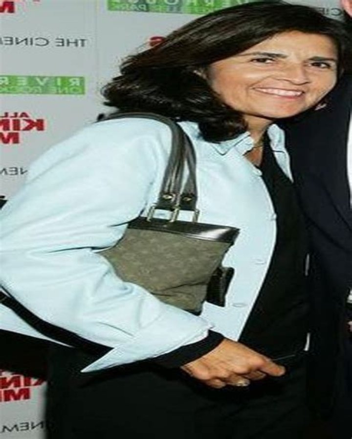 Debi Segura Height, Weight, Net Worth, Age, Birthday, Wikipedia, Who, Instagram, Biography