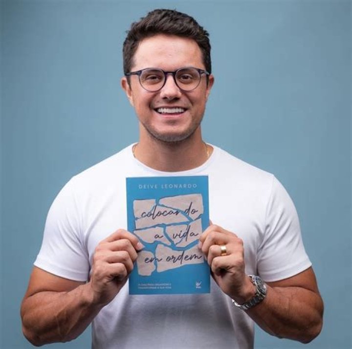 
Deive Leonardo Height, Weight, Net Worth, Age, Birthday, Wikipedia, Who, Nationality, Biography 