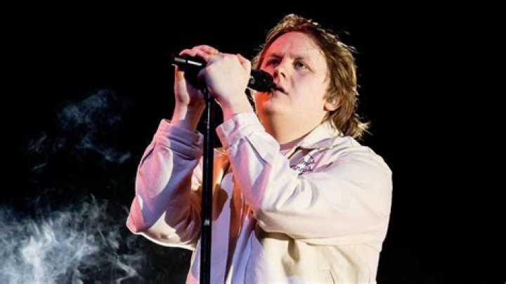 
Does Lewis Capaldi have Tourettes? Onstage moment goes viral, wins hearts online 