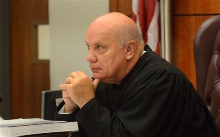 
Dr Robert Neulander Height, Weight, Net Worth, Age, Birthday, Wikipedia, Who, Nationality, Biography 