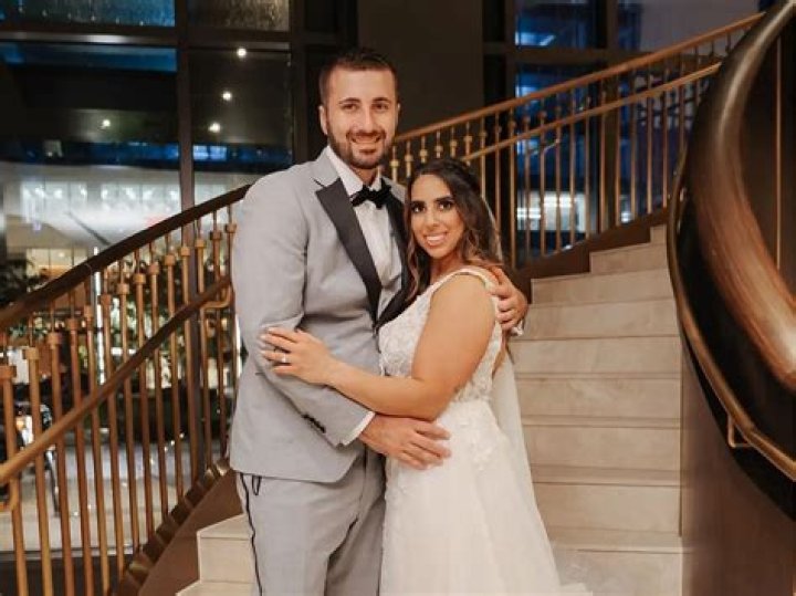 
“Emotional issues”: Married at First Sight fans feel Nicole still has alcohol issues, warn Chris about her personality 