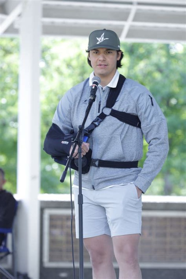 
Ethan Bear Height, Weight, Net Worth, Age, Birthday, Wikipedia, Who, Nationality, Biography 