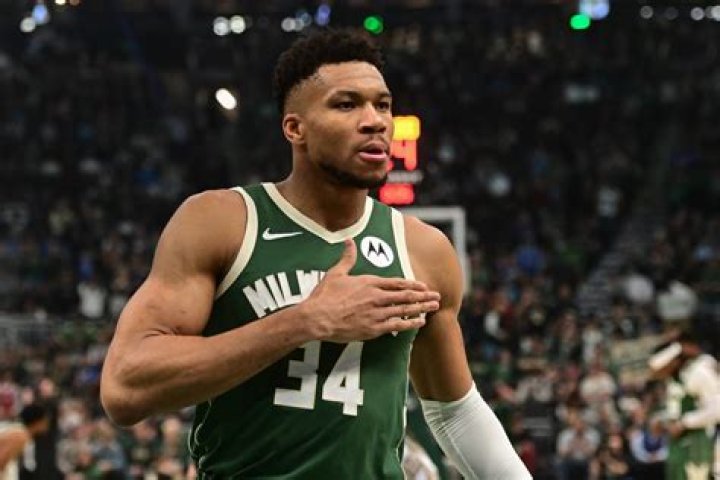 Giannis Antetokounmpo Height, Weight, Net Worth, Age, Birthday, Wikipedia, Who, Nationality, Biography