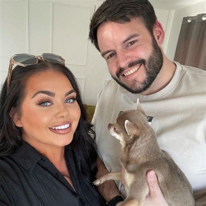 
‘Gogglebox’ Star Scarlett Moffatt Announces First Pregnancy with Boyfriend Scott Dobinson 