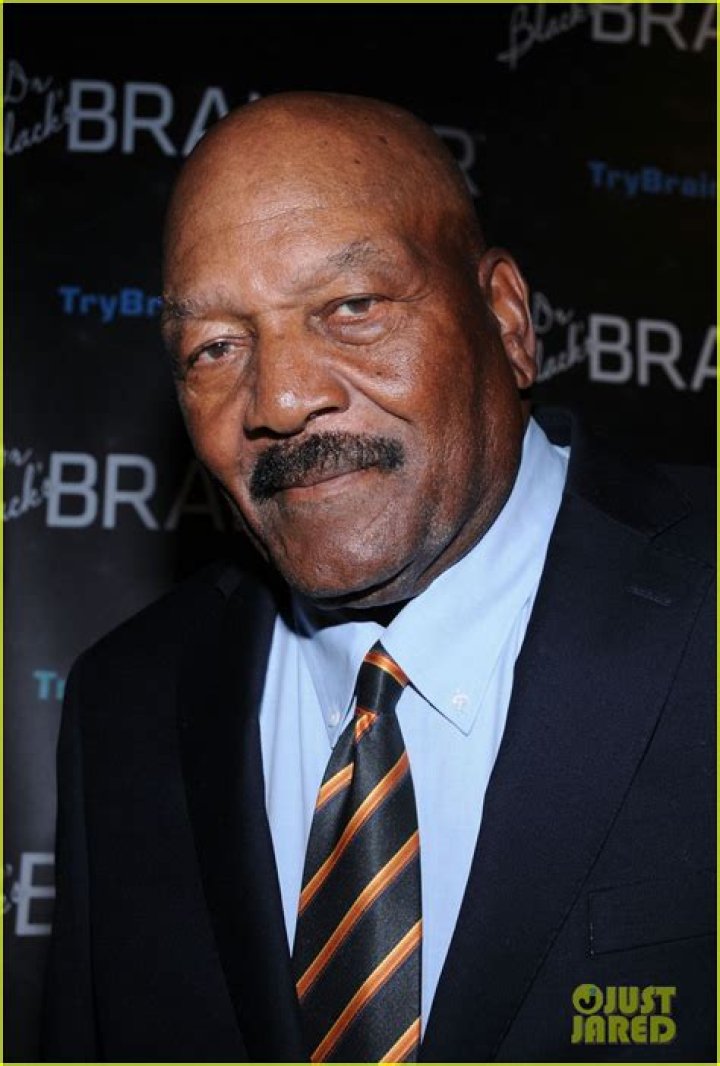 
Has Jim Brown Died from Any Life-Threatening illness? Here’s What We Know! 