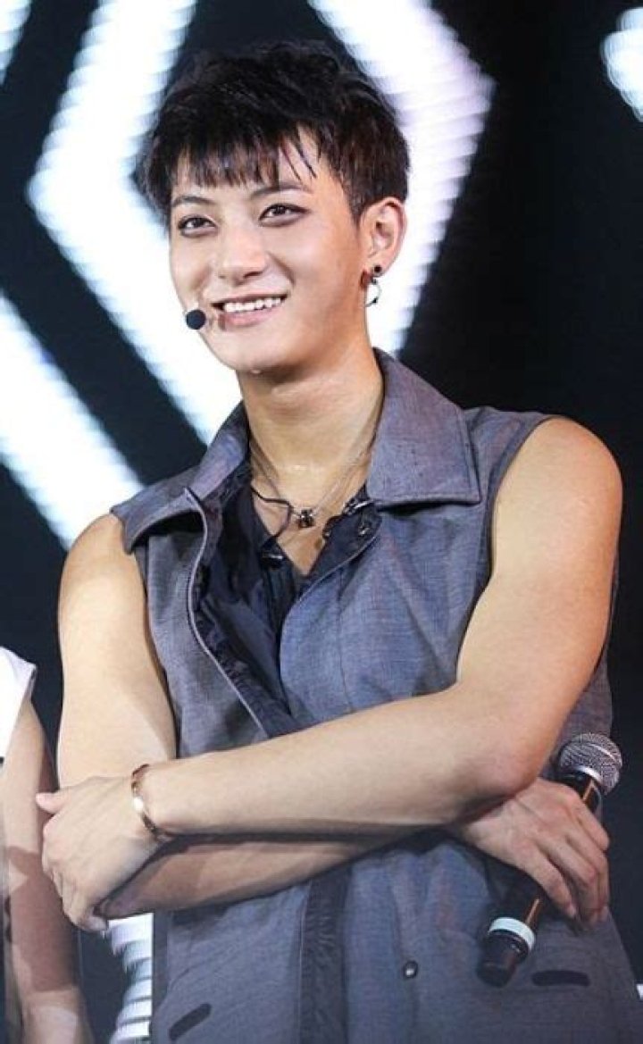Huang Zitao Height, Weight, Net Worth, Age, Birthday, Wikipedia, Who, Nationality, Biography