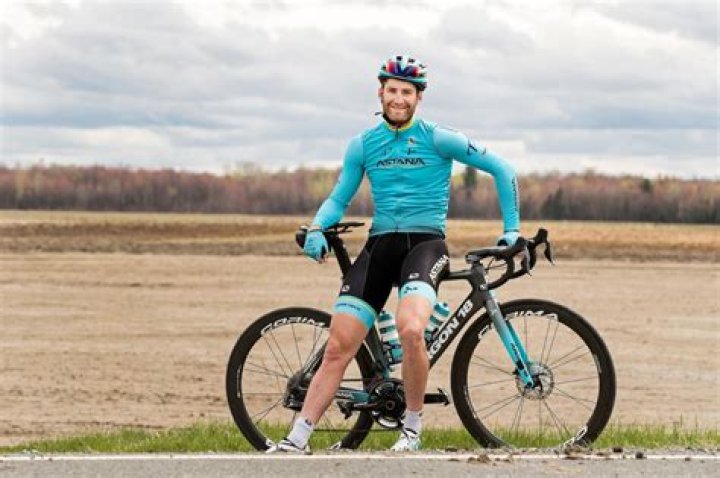 
Hugo Houle Height, Weight, Net Worth, Age, Birthday, Wikipedia, Who, Nationality, Biography 