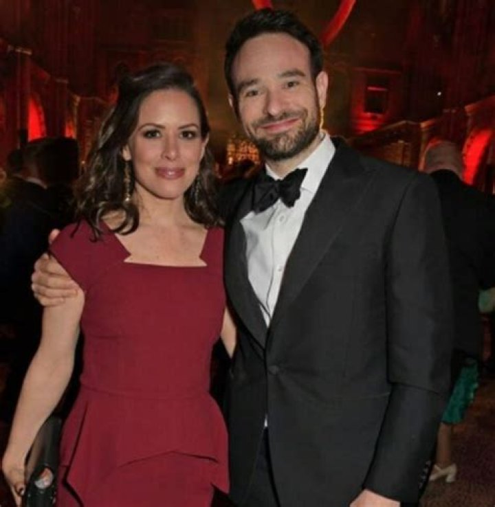 
Inside The Personal Life of Samantha Thomas as Charlie Cox’s Wife 
