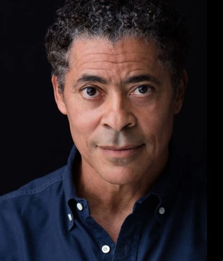 
Is Dominic Hoffman Married to Wife? Or Dating a Girlfriend? 