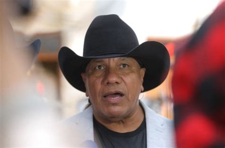 Is Guadalupe Esparza Married to Wife? Or Dating a Girlfriend?