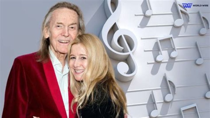 
Is Jackie Abbott Married? Her Bio, Age, Husband and Net worth 