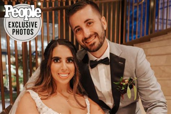 
Is Kayvon Thibodeaux Married To A Wife? Girlfriend And Relationship – Age Instagram 