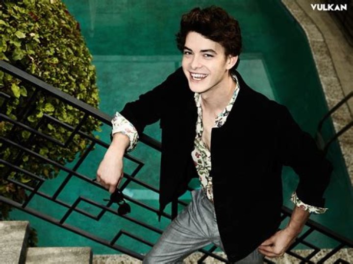 
Israel Broussard’s Wiki: Girlfriend, Net Worth, Ethnicity, Age 