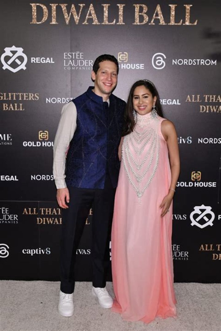 
Jeff Macke Height, Weight, Net Worth, Age, Birthday, Wikipedia, Who, Nationality, Biography 