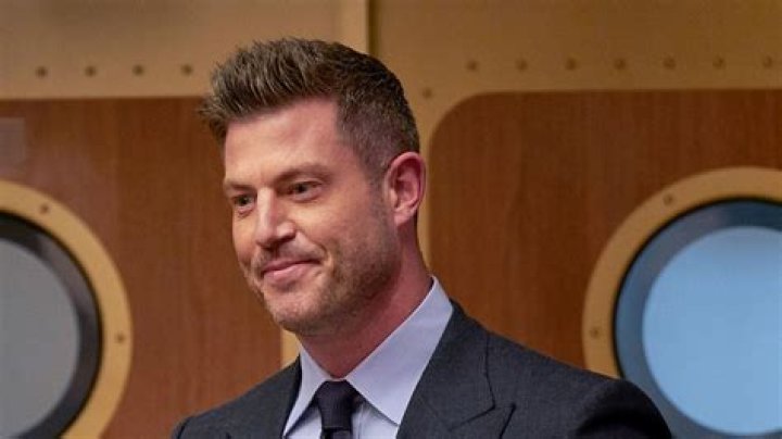 
Jesse Palmer Tells One Man To Pack His Bags In Dramatic Season Preview 