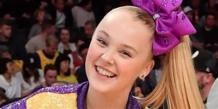 
JoJo Siwa Hilariously Claps Back After Being Trolled For Taking New Girlfriend Avery Cyrus On A Date To Chuck E. Cheese 