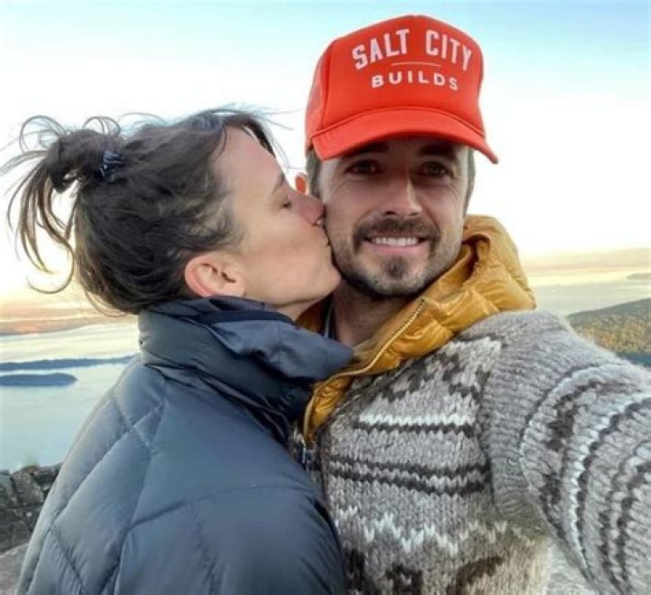 Justin Chatwin is not Married to Wife. Dating Girlfriend: Jenny