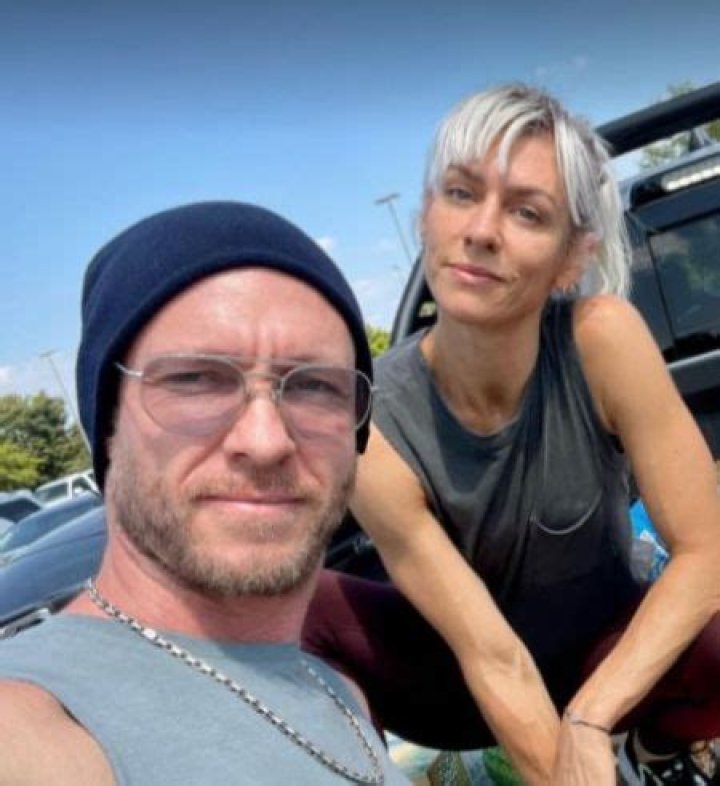 
Kenny Wayne Shepherd is Married to Wife: Hanna Gibson 