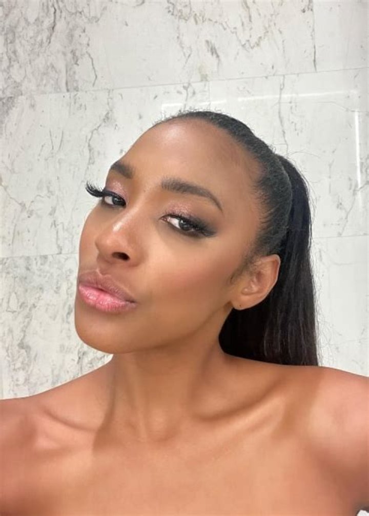 Kim Delonghi Height, Weight, Net Worth, Age, Birthday, Wikipedia, Who, Nationality, Biography