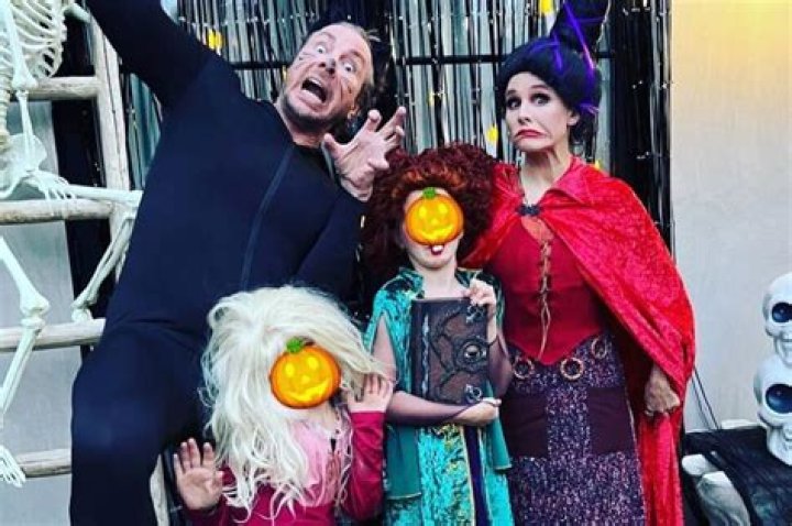 
Kristen Bell and Daughters Are a Witchy Trio in ‘Hocus Pocus’ Costumes with Dax Shepard as a Cat 