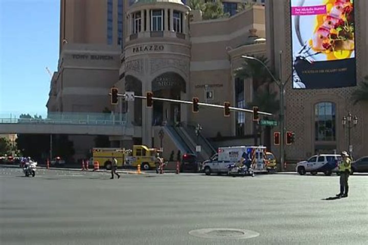 
Las Vegas Strip Stabbing: 2 Killed, 6 Injured in Broad Daylight Attack in Front of Casino 