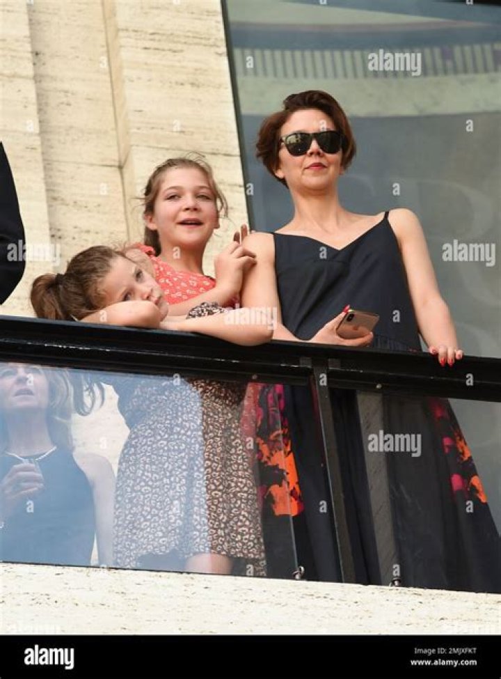 
Maggie Gyllenhaal Kids: Meet Gloria Ray And Ramona Sarsgaard, Husband Peter Sarsgaard And Net Worth 