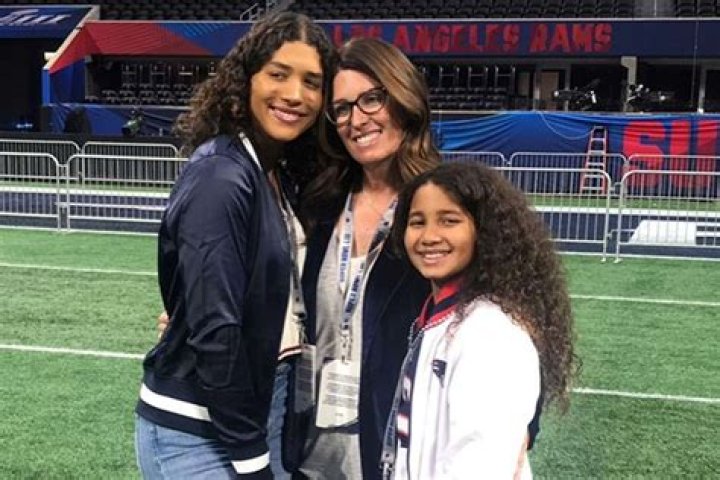 Maya Brady Younger Sister Hannah Age Difference, Meet The Siblings As Dad Brian Timmons Hypes Up UCLA Softball