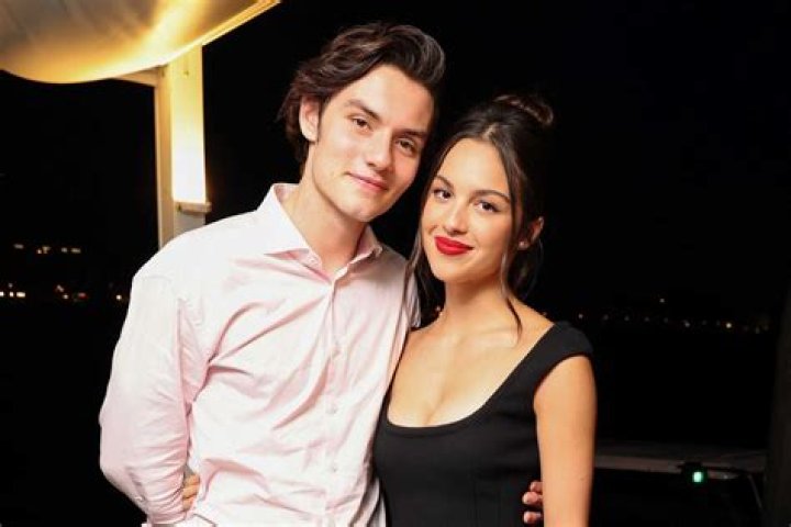 Meet Louis Partridge And His Girlfriend Sydney Chandler On Instagram