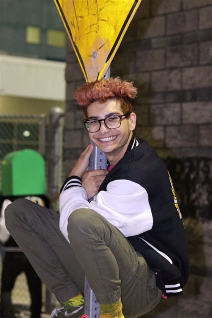 Noah Grossman’s Age, Girlfriend, Height, Net Worth. Gay?