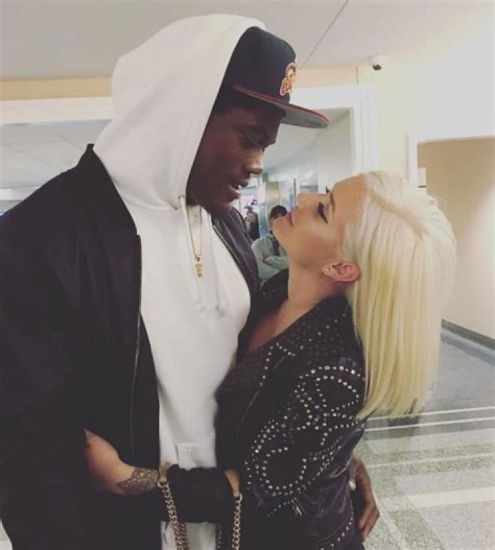 
Randy Gregory is not Married to Wife. Dating Girlfriend: Nancy Rodriguez 