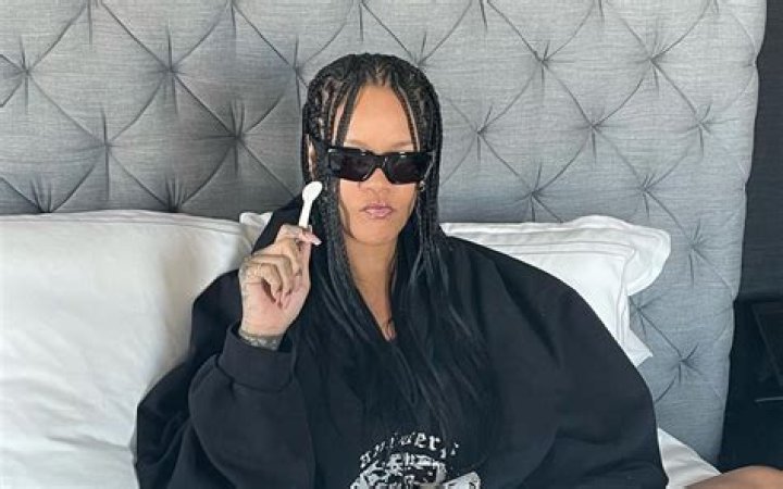 
Rihanna Hits The Studio For 5th Time Ahead Of Super Bowl Gig 