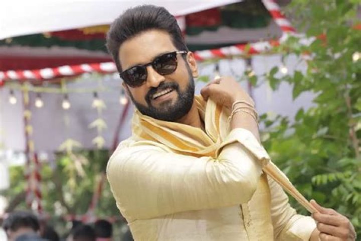 Santhanam Height, Weight, Net Worth, Age, Birthday, Wikipedia, Who, Nationality, Biography