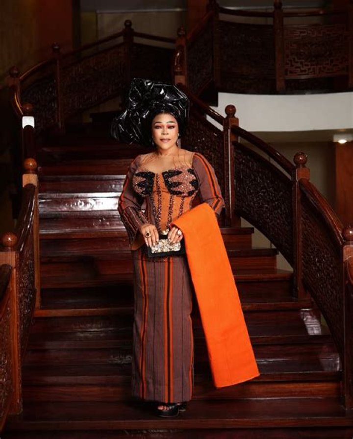 Shaffy Bello Height, Weight, Net Worth, Age, Birthday, Wikipedia, Who, Nationality, Biography