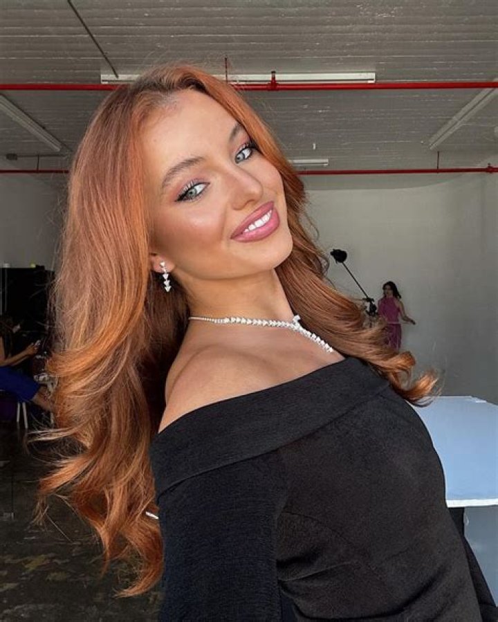 Sharlize True Height, Weight, Net Worth, Age, Birthday, Wikipedia, Who, Nationality, Biography