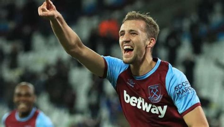 
Tomas Soucek Height, Weight, Net Worth, Age, Birthday, Wikipedia, Who, Nationality, Biography 